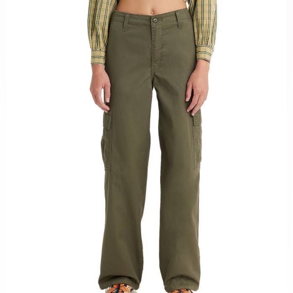 Levi's Women's '94 Baggy High Rise Straight Leg Cargo Pants - Green - Picture 2 of 3